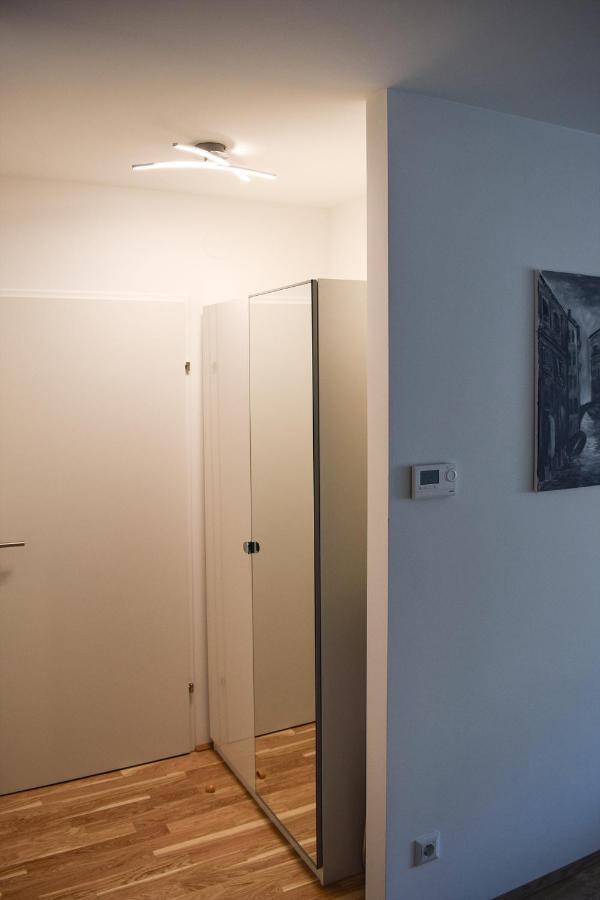 Cosy New 3min To Vic/uno-city And Danube Apartment *