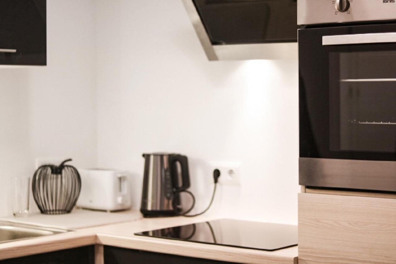 Cosy New 3min To Vic/uno-city And Danube Apartment